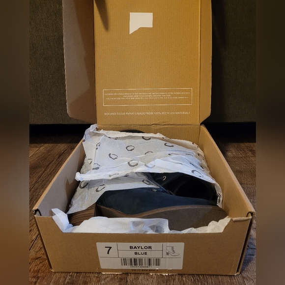 Blue Booties (Size 7) - Picture 2 of 2